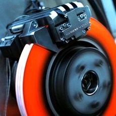  ناگهان ترمز خودروتان نمی‌گیرد! چه می‌کنید؟ 